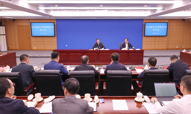 应勇与第二批到成人有声小说
挂职锻炼的基层检察长座谈